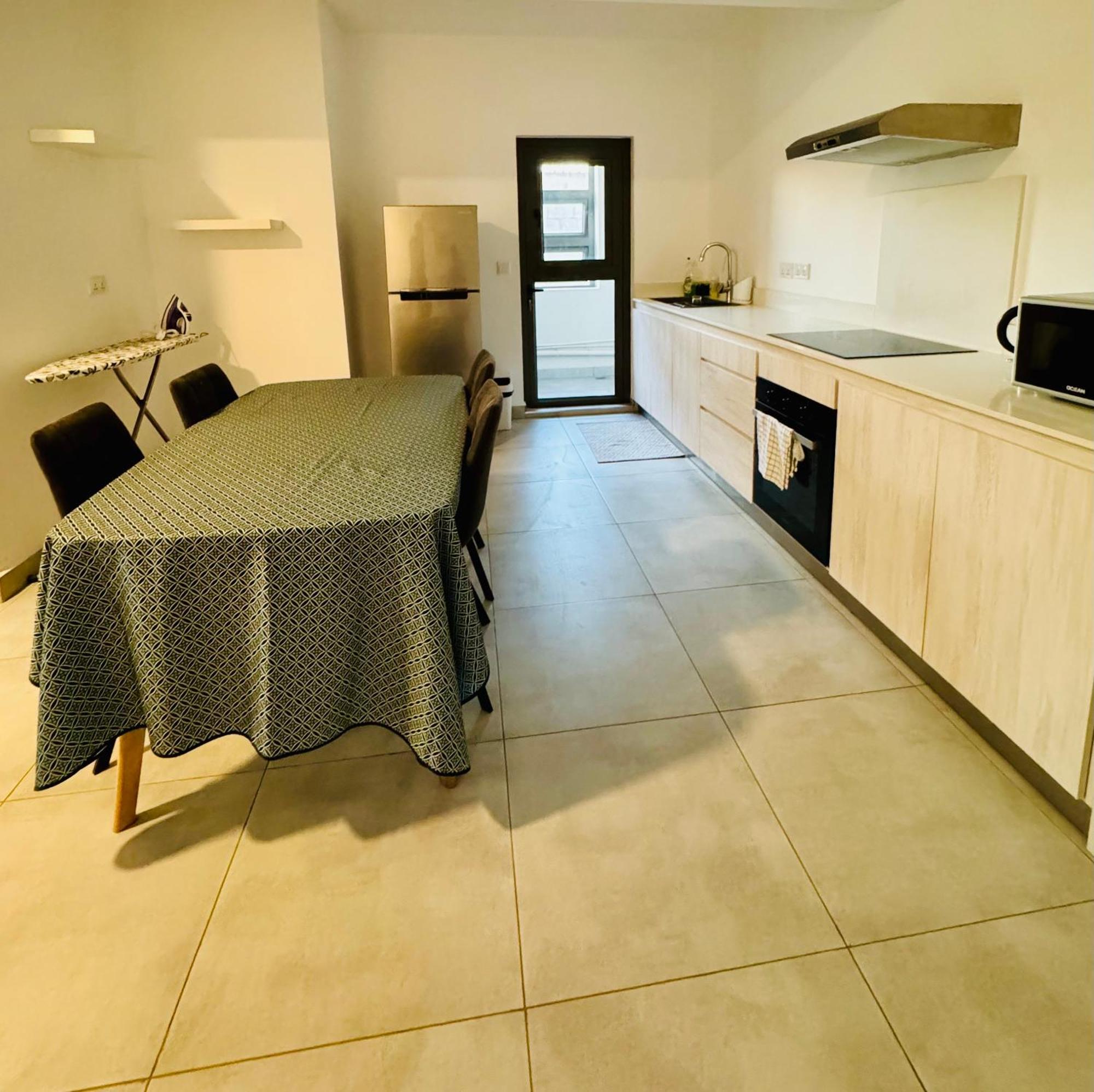 Modern Flat In Flic En Flac-Walk To The Beach Exterior photo